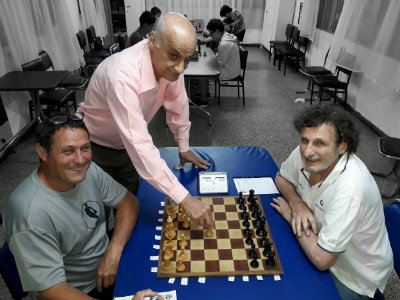 Raúl Scaglione, realizando la jugada de honor Raúl Scaglione