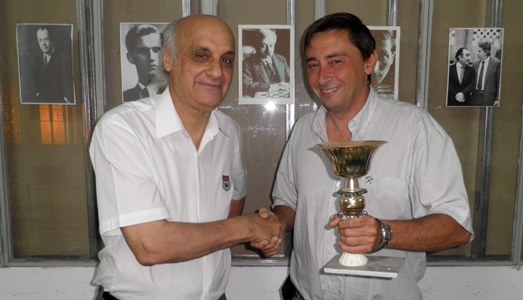 Gonzalo Ortigala recibe de Raúl Scaglione